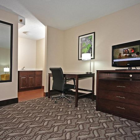 La Quinta By Wyndham Springfield Hotel Екстериор снимка