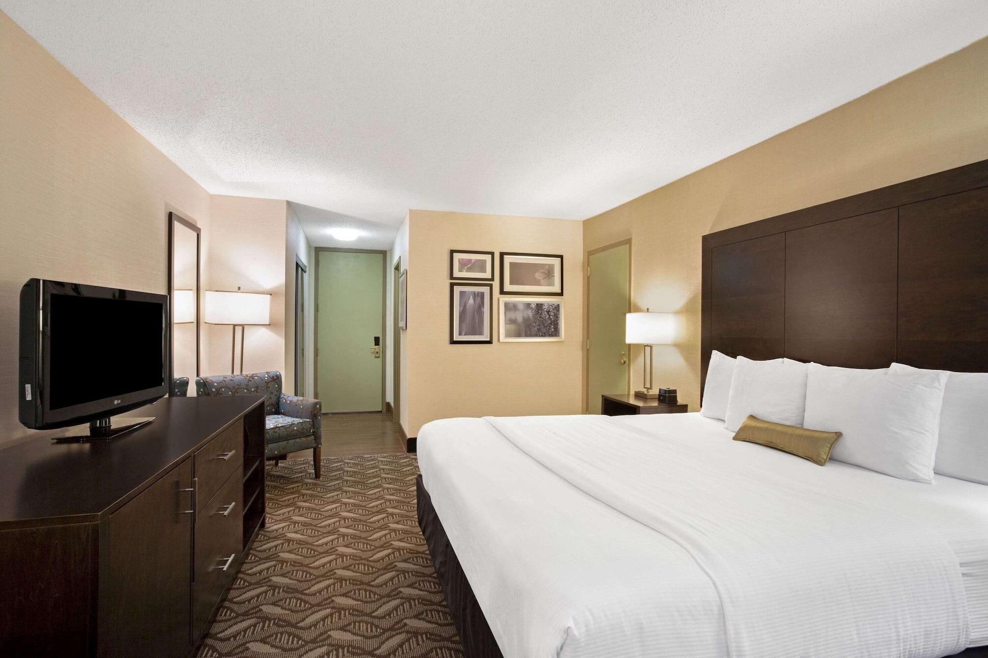 La Quinta By Wyndham Springfield Hotel Екстериор снимка