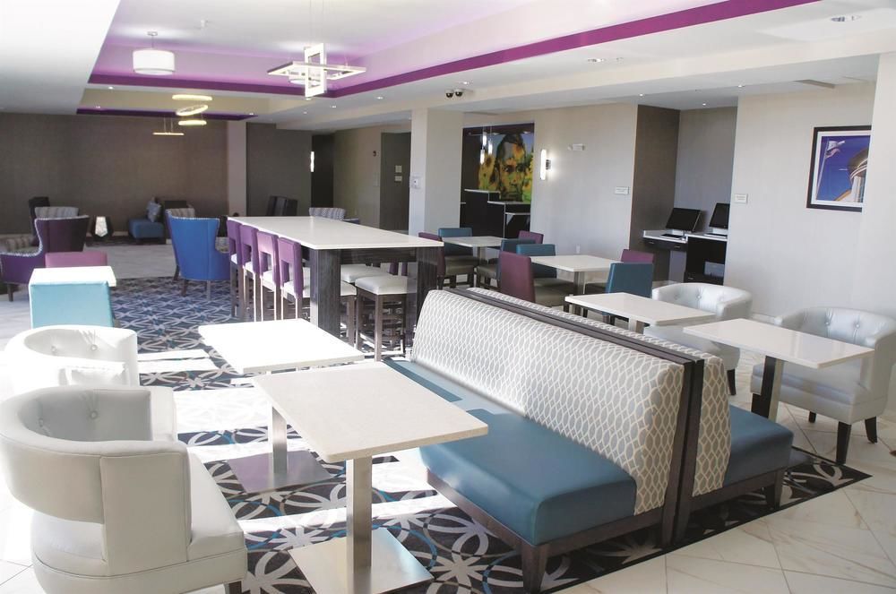 La Quinta By Wyndham Springfield Hotel Екстериор снимка