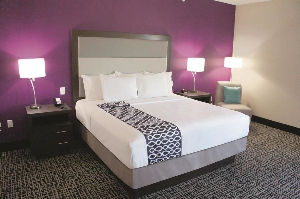 La Quinta By Wyndham Springfield Hotel Екстериор снимка