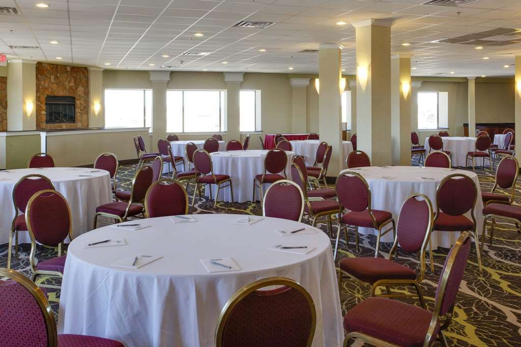 La Quinta By Wyndham Springfield Hotel Съоръжения снимка